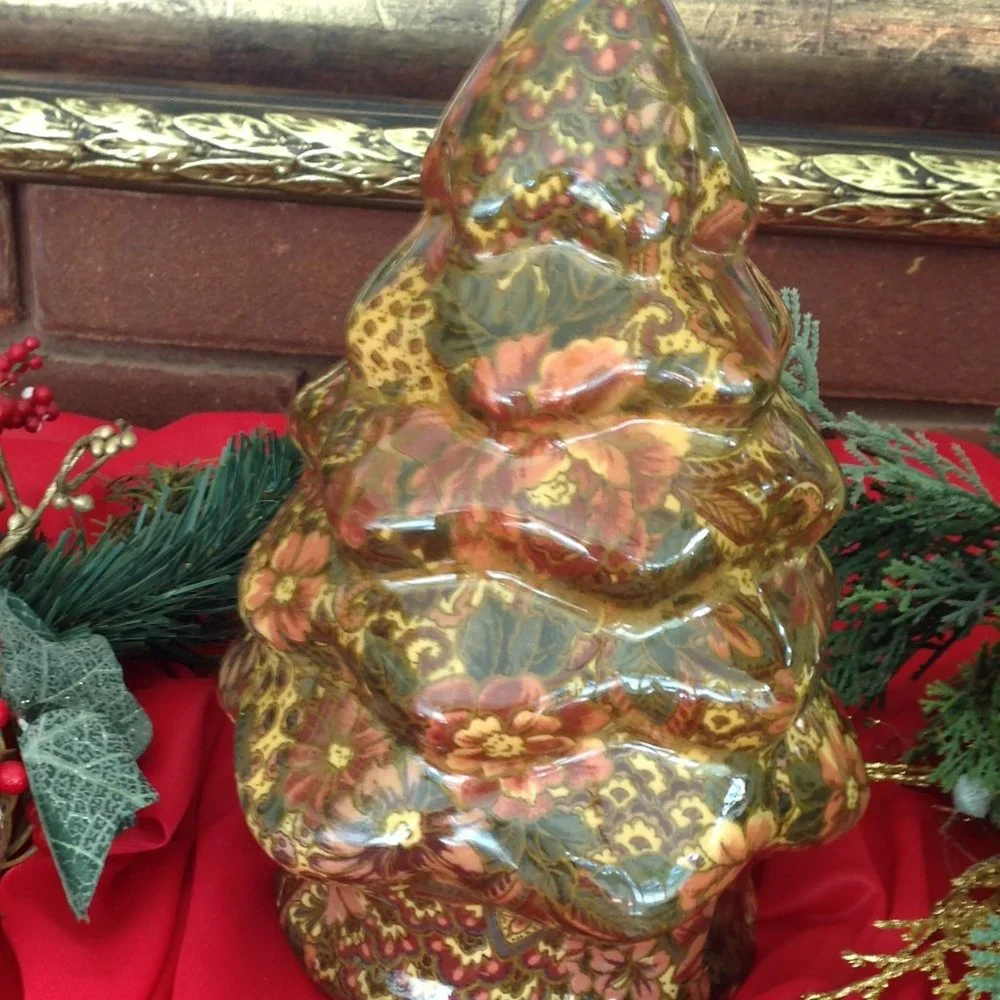 Beautiful Decoupaged Christmas Tree - Picture 4 of 6